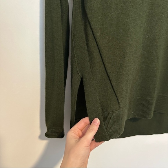 Duffy wool and cashmere green v-neck sweater - Picture 6 of 9